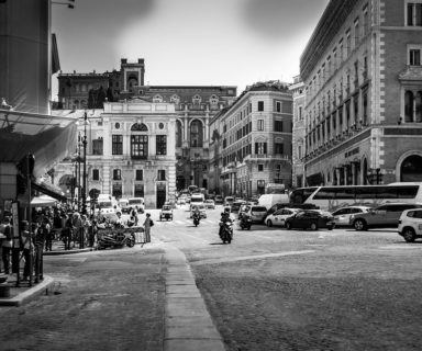Auto, moto, scooter, bus: Qual è il mezzo di trasporto più conveniente per la città?