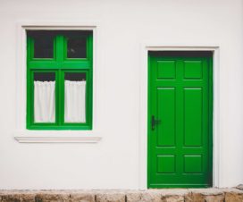 Verniciatura porta: costi fai da te e materiali